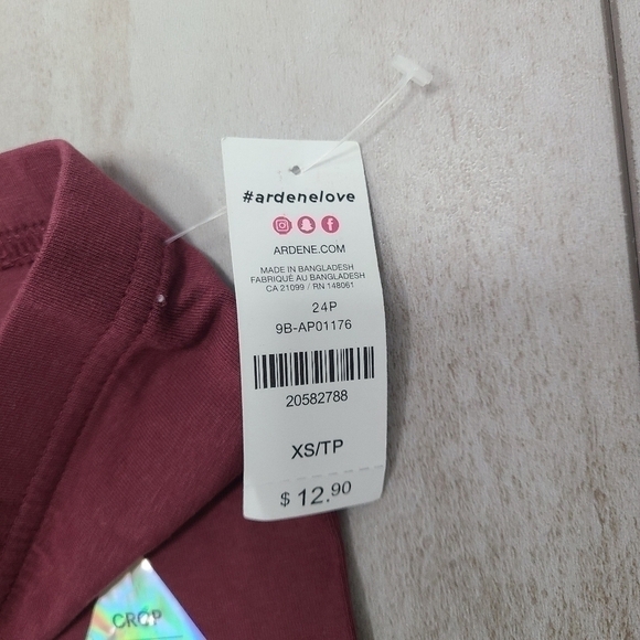 Ardene Cropped Capri Leggings with lace hem - Wine Red - Size Extra Small BNWT - Picture 3 of 5